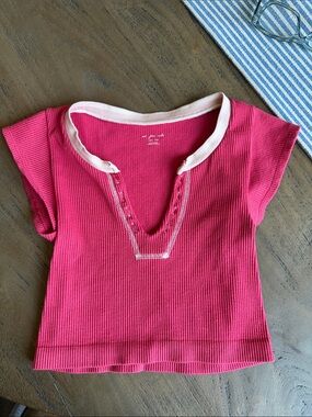 XXS Urban Outfitters Hot Pink Ribbed V-Neck stretchy cropped tee